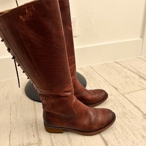 Knee height leather boots by Sofft